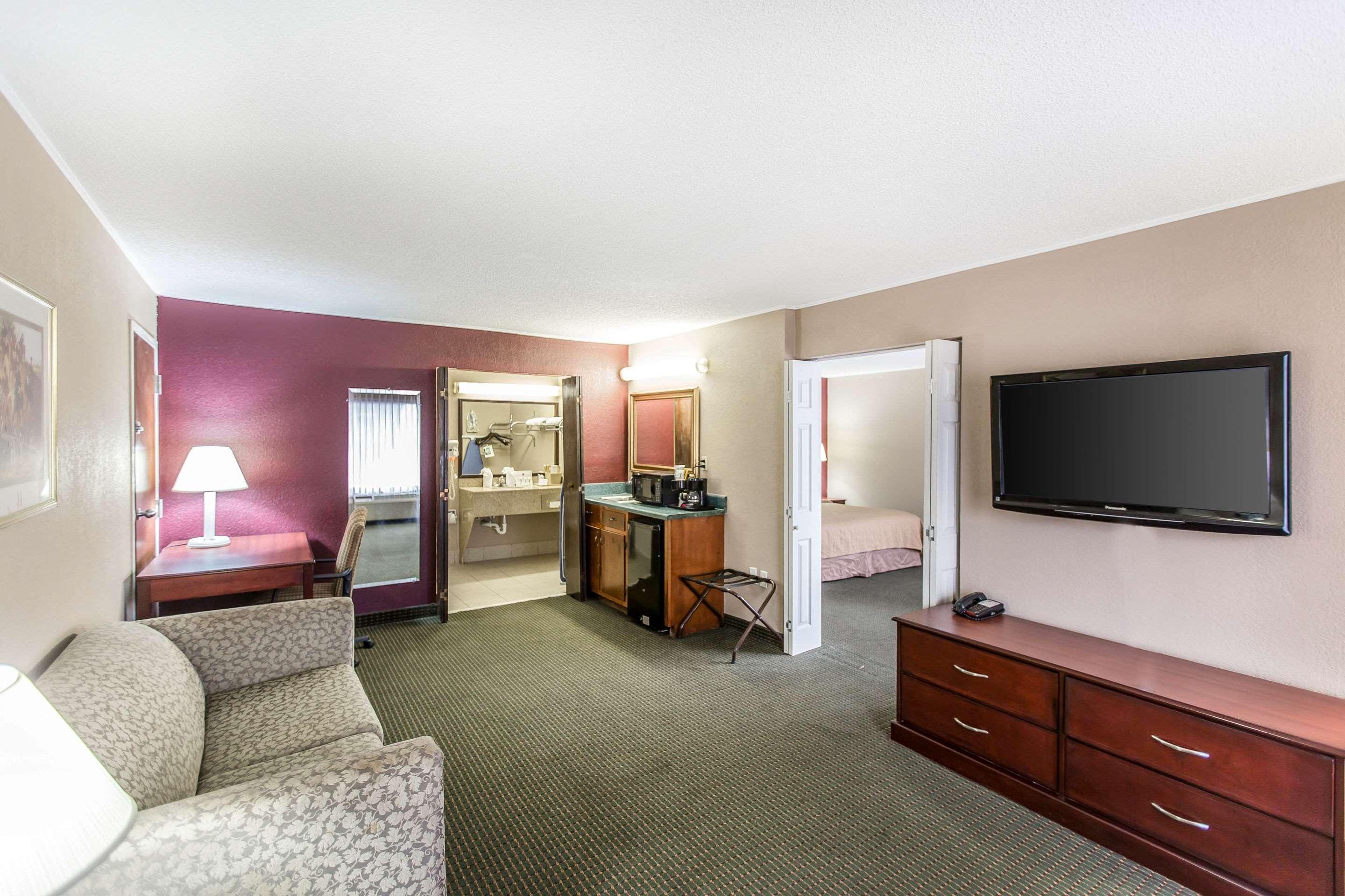Quality Inn Tifton Bagian luar foto